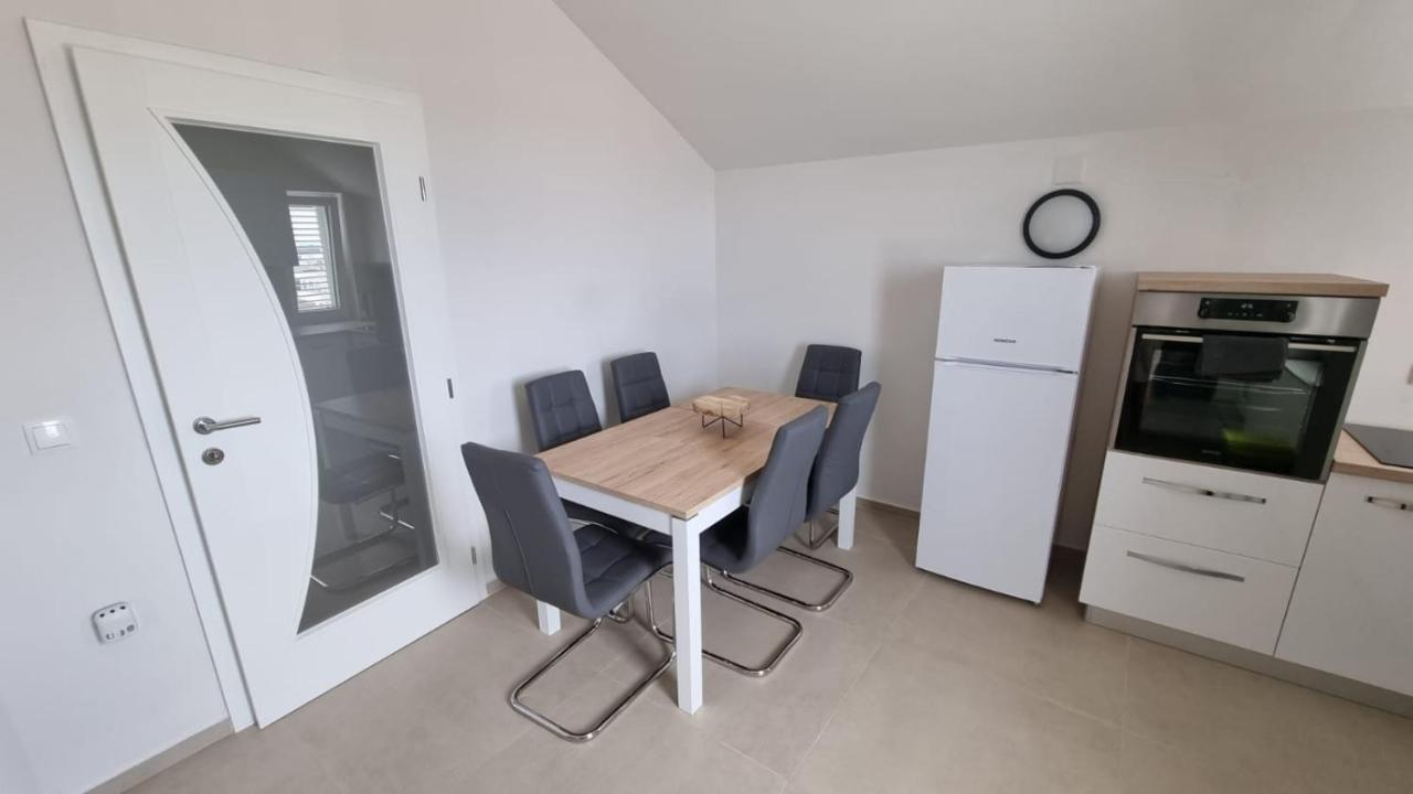 Kings Landing Apartamento Novalja Exterior foto